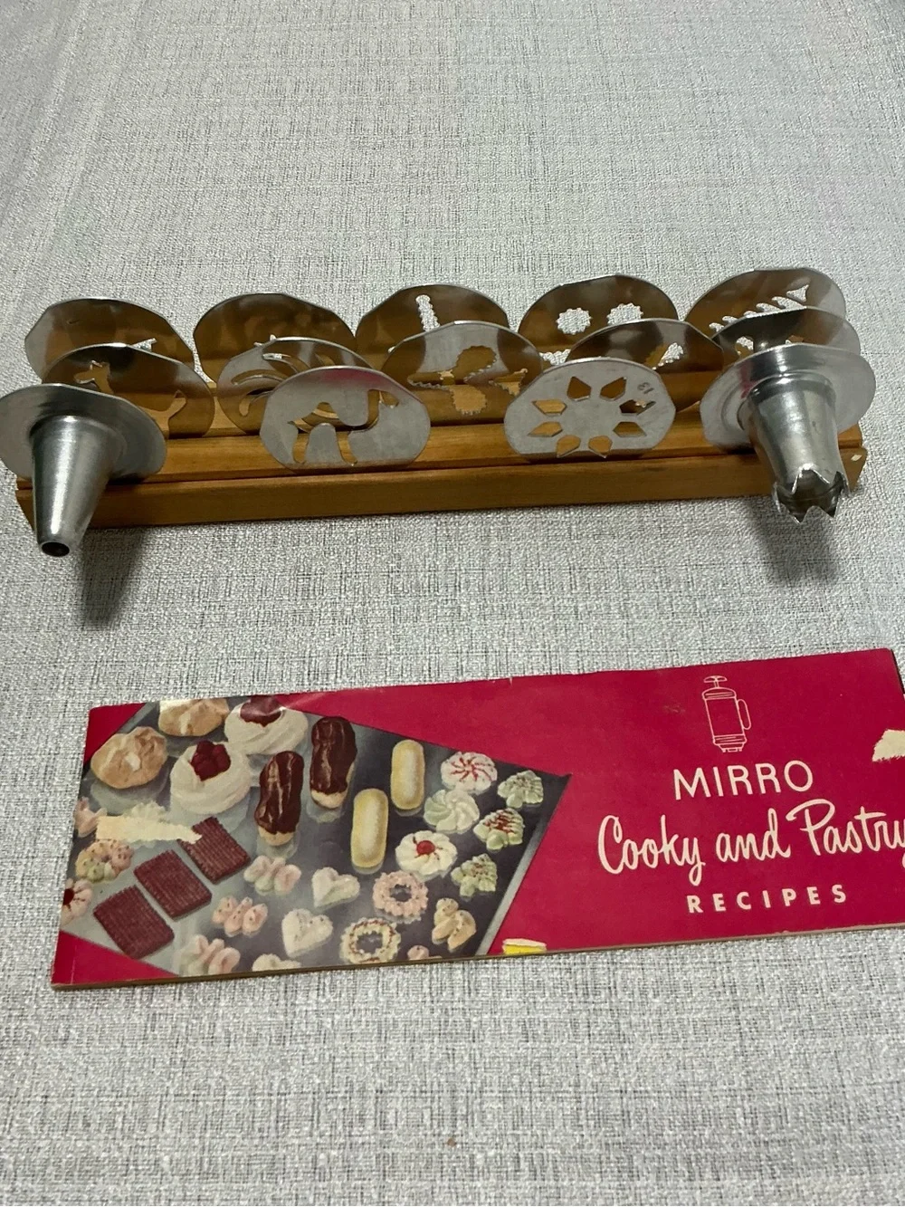 Vintage Mirro Aluminum Cooky and Pastry Press Set Discs Wooden Rack Booklet Box